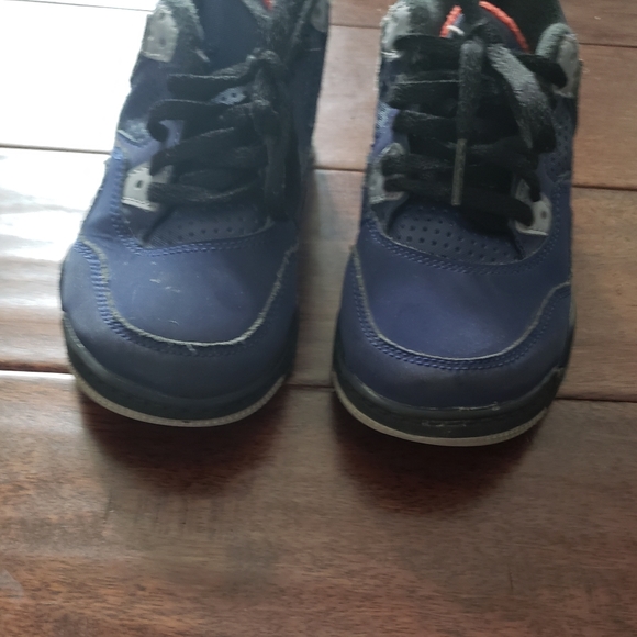 Boys Navy Blue & Black Preowned Jordans - Picture 2 of 6